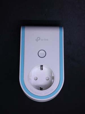 TP-Link RE365 AC1200 Wi-Fi Range Extender like new with Schuko pass-through