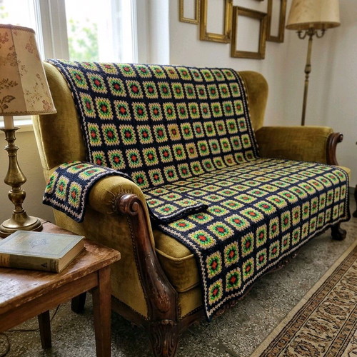 Handmade throw blanket like new with pillow
