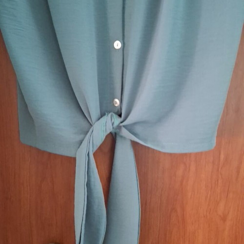 Women's shirt small-medium like new, green