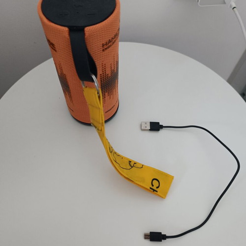 Portable Bluetooth speaker like new with USB and memory card