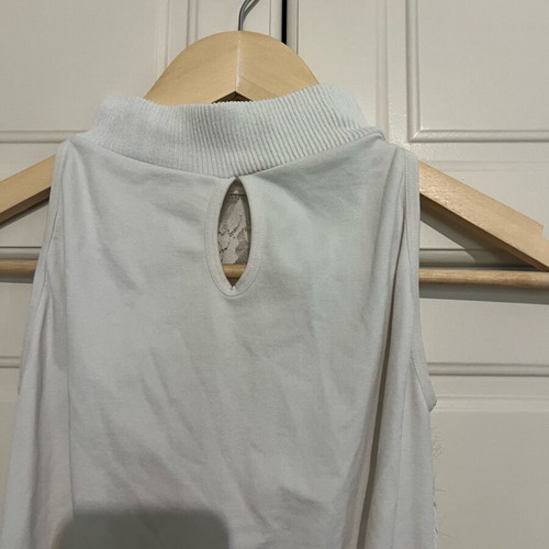 Sleeveless top like new with design, size S