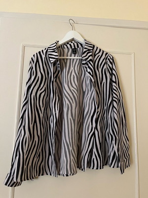 Zebre Aristos shirt like new, black and white, size XL