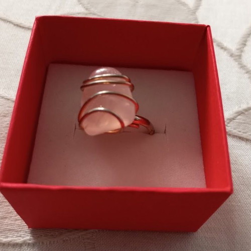 Ring with pink transparent stone wrapped in copper wire, new, adjustable size
