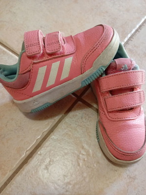 Adidas athletic shoes used, size 24, pink for girls
