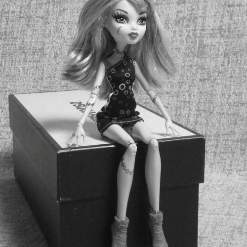 Monster High Frankie Stein Skultimate Roller Maze doll used