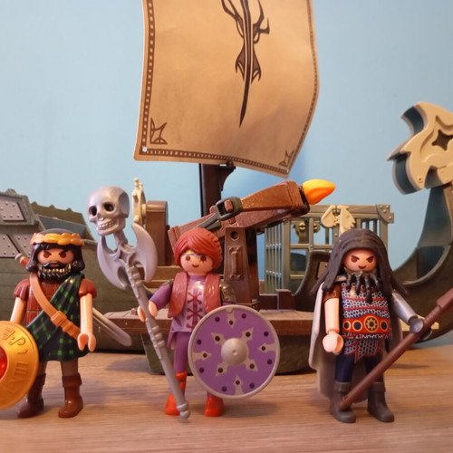 Playmobil ship with 3 figures like new