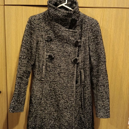 Zara women's coat used in good condition
