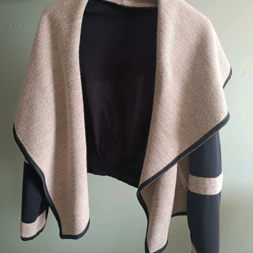 Short women's coat with a waterfall collar