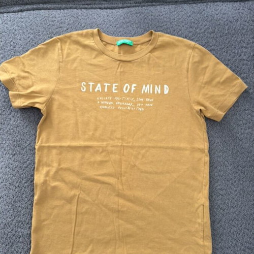 Benetton T-shirt boy size 140 cm like new, brown