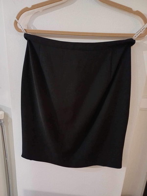 Stenia skirt worn once, black