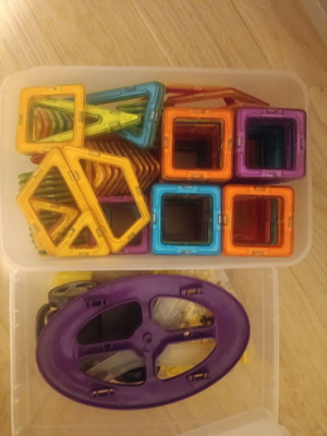 Magnet toys like new