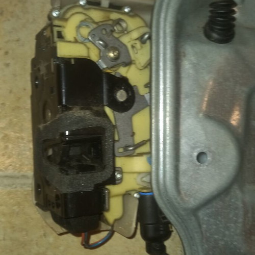 Volkswagen Polo 9N3 driver side window regulator