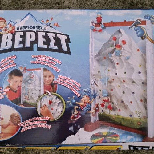 Everest board game like new, worn box