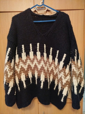 Zara pullover like new, thick dark blue with ecru and beige