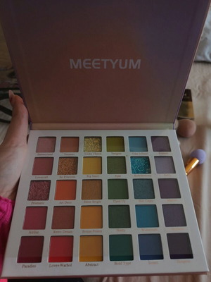 Сенки за очи нови, комплект 30 броя с червило с брокат