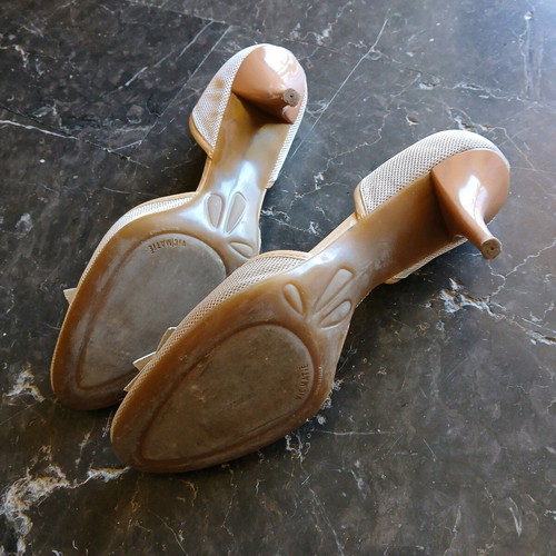 Vic Matie' vintage beige pumps with flower new, size 40