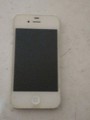 Iphone 4s white used, fully functional with minor power issue for repair or parts