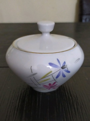 Porcelain sugar bowl like new with floral design