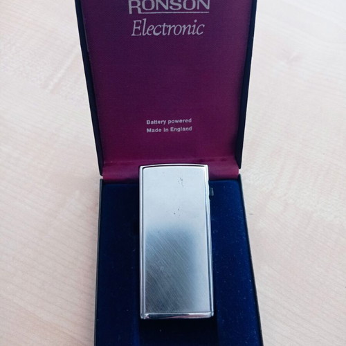 Ronson Electronic lighter collectible, like new