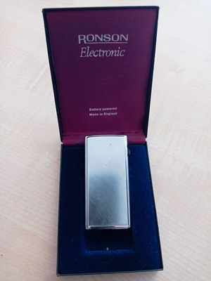 Ronson Electronic lighter collectible, like new