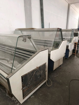 Βιτρίνες κρεοπωλείου μεταχειρισμένες, τρεις τεμάχια, δύο με εξωτερικό μοτέρ