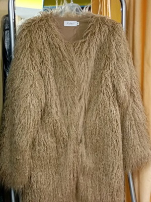 Feelhoo faux fur coat size medium like new