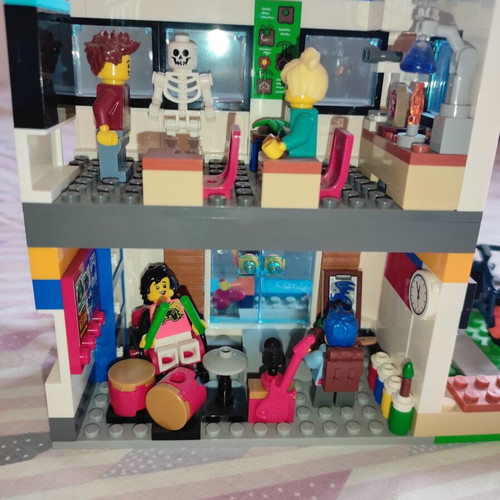 Lego City 60329 like new, with instructions without box