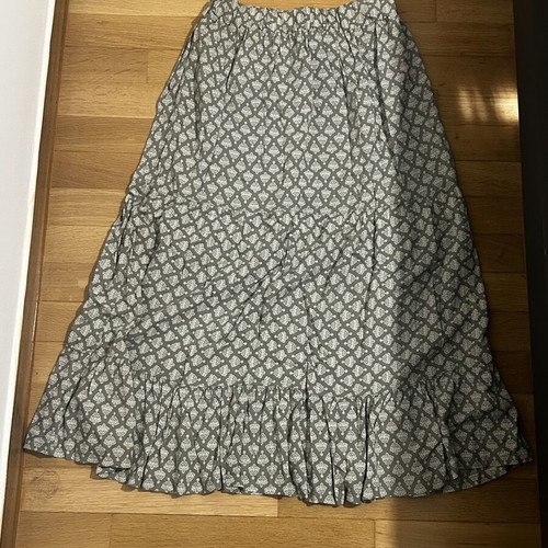 Midi skirt S/M with inner lining like new, white and green