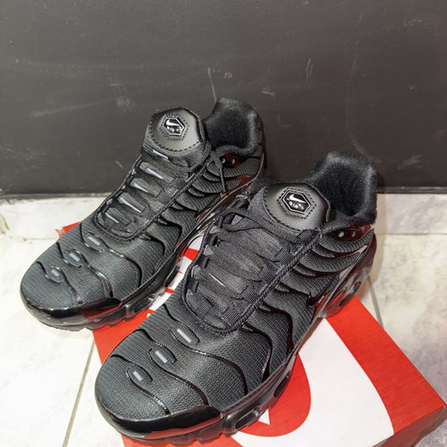 Nike TN black sneakers size 42
