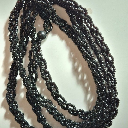 Beaded necklace black like new