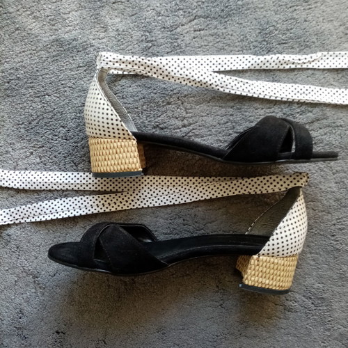 Iris luxury sandals size 39 like new, black and white with polka dot ribbon