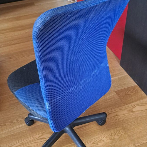 Blue children's office chair used with wheels