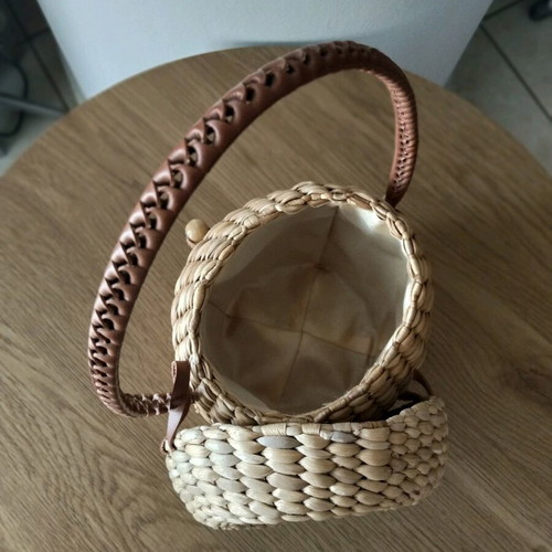 Cozy basket bag from Serifos like new, bamboo with handle and clasp
