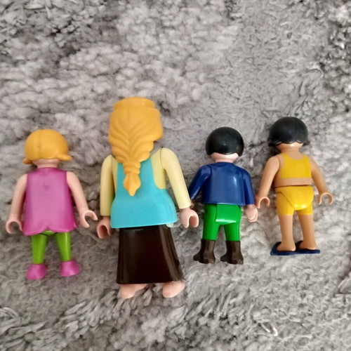 Playmobil figures 4 pieces like new, 2 collectible