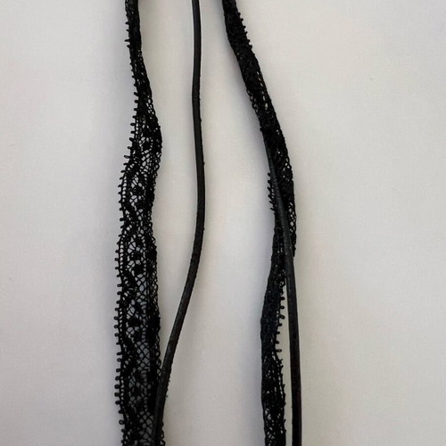Vintage necklace with bronze design, lace and leather like new