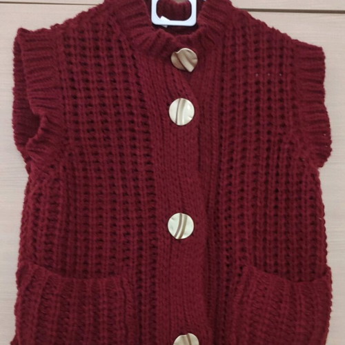 Knitted vest with gold buttons like new, burgundy, size M