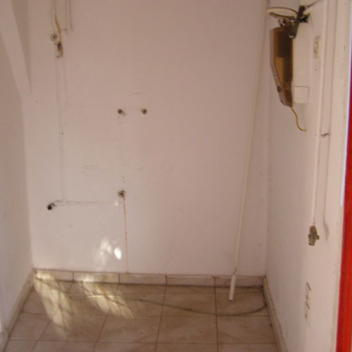 Commercial space 22 sqm renovated, ground floor, Keratsini Tambouria, with wc