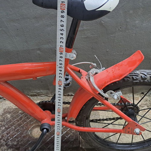 Children's bicycle used, red, saddle height approx. 60 cm