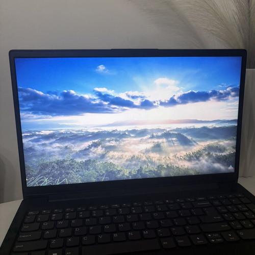Lenovo V15G4AMN Laptop 15.6" Full HD Ryzen 3 7320U 8GB RAM 512GB SSD Windows 11 Office 2024