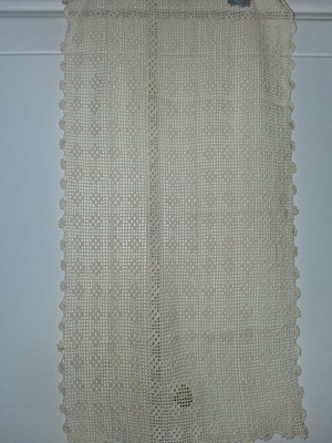 Crocheted table runner handmade, like new, 80×40 cm