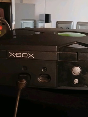 Xbox (Original) like new with 7 games and controller