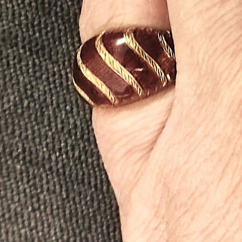 Vintage Chevalier ring 18K gold with burgundy enamel like new
