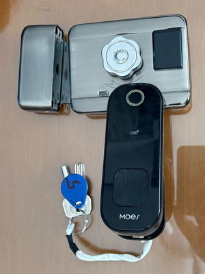 Moes WDL-R5-2 Smart WiFi Lock like new, fingerprint, pin, key, app, card, pack of 3