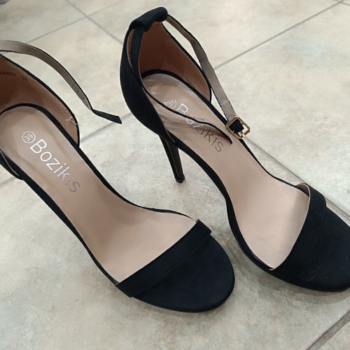 Bozikis black sandals like new, size 39, castor material