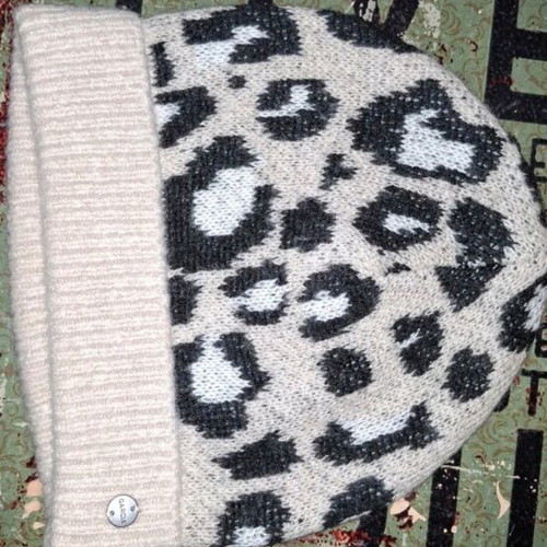 Garcia knit cap like new, black and white, very warm