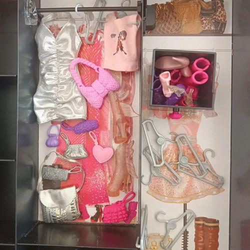 Barbie wardrobe with all accessories like new