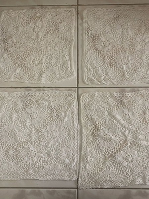 Set of 4 handmade crochet doilies like new, vintage decoration