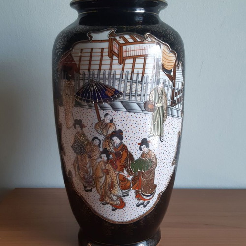 Asian vases Handpainted Royal Satsuma 24k gold like new, porcelain handpainted