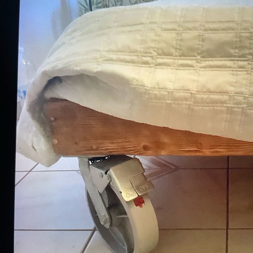 Bed made of natural wood new 1.60x2.00 with wheels