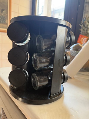 Spice rack with 9 jars new